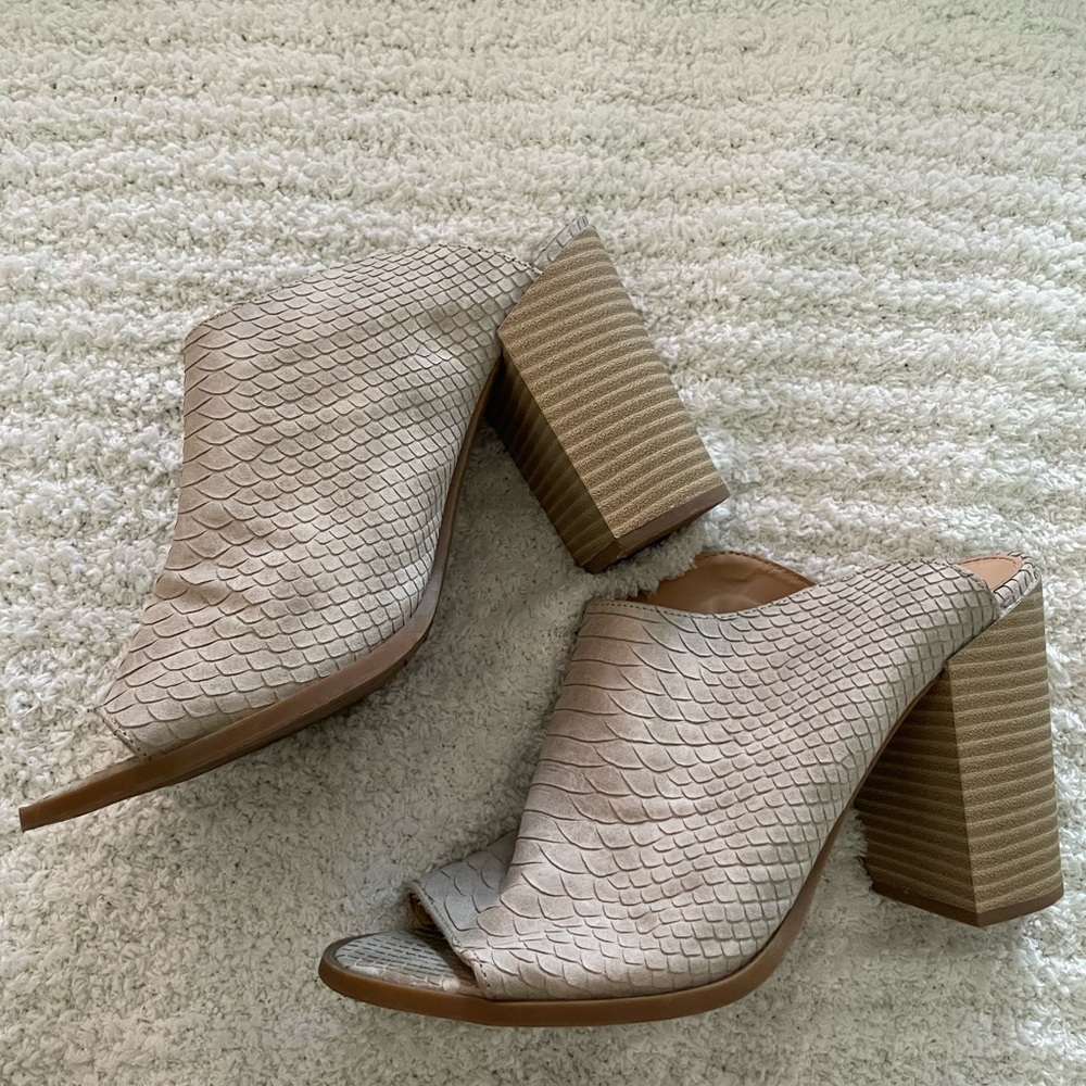 Express open toe heeled mules - size 10